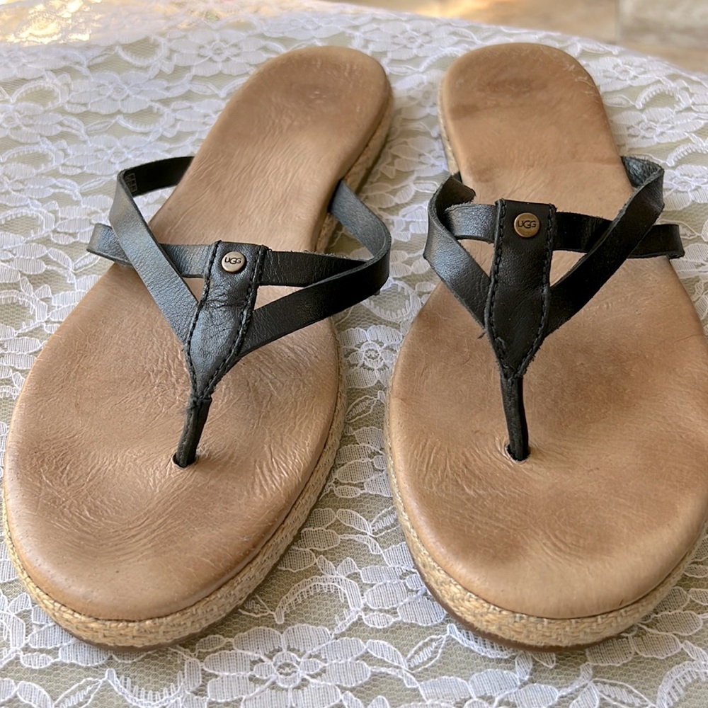 UGG Annice Black Flip Flop size 8